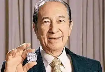 有不少人也趁着这一次的机会去了解了赌王何鸿燊的一生,发现在他的