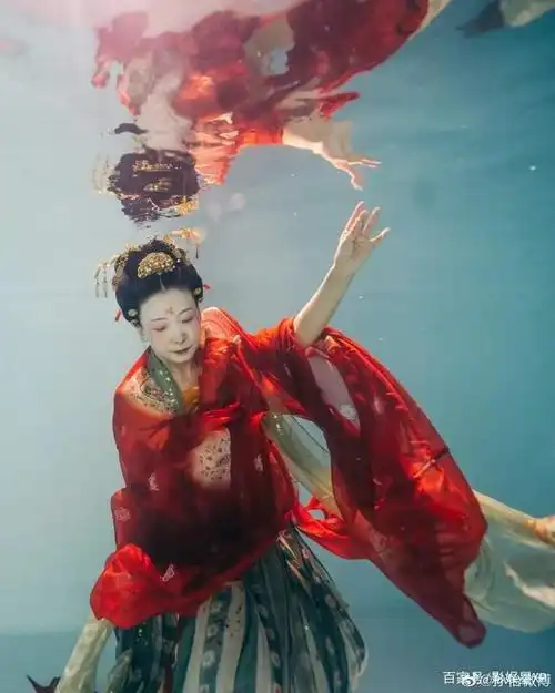 胡兵班中第一位下水的是孙怡的妈妈尚丹丹.