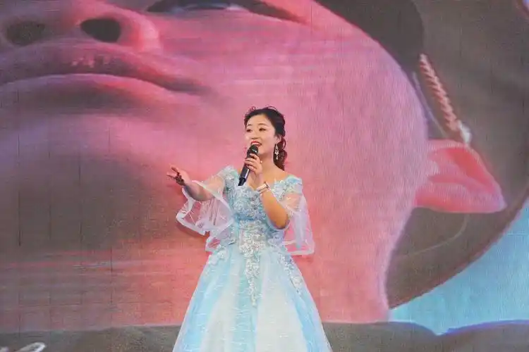 《不听老婆言吃亏在眼前》,吸引了众多音乐,歌唱行家