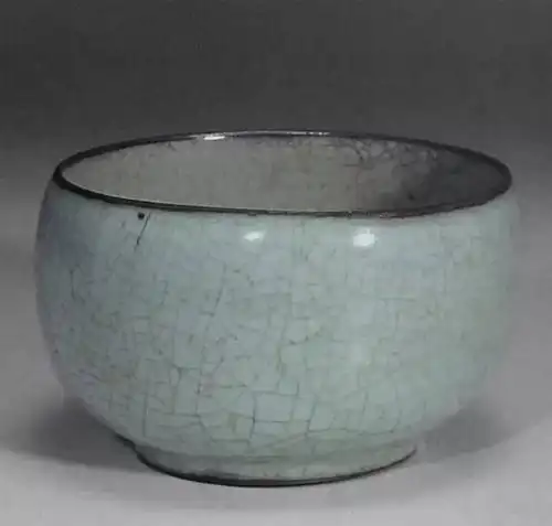 台北故宫博物院:宋官窑底足图欣赏