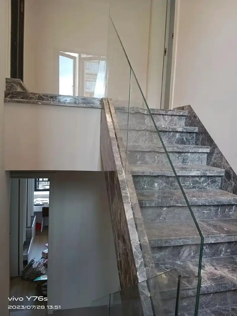 5十5夹胶超白玻,钢槽#楼梯玻璃扶手效果图 - 抖音