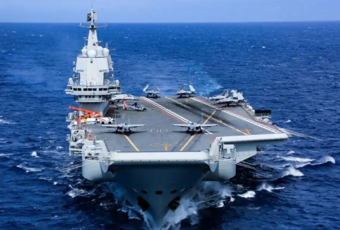 山东航母是中国自行研制建造的第一艘国产航母,于2019年底正式交付
