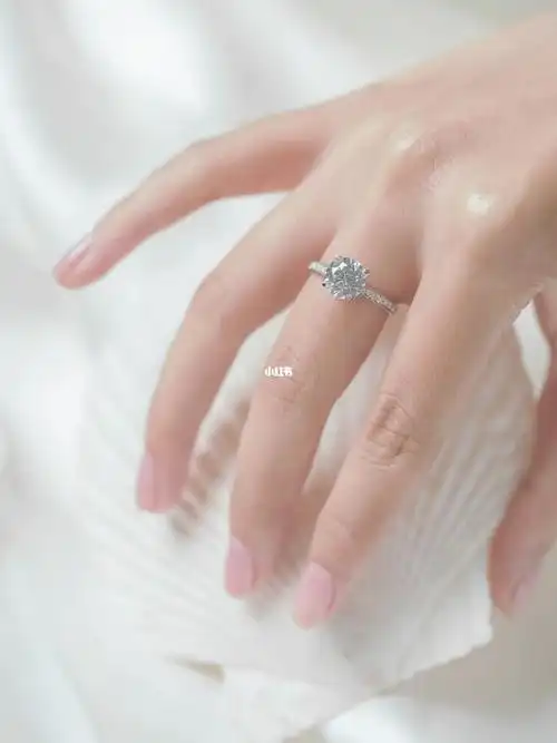 2克拉四爪白金钻戒 简洁大气 利落大方96