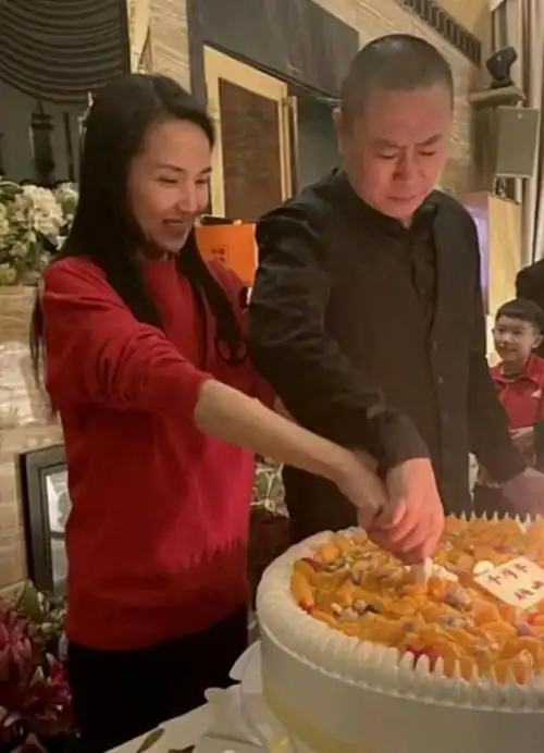 被造谣与韩红结婚的主持人管彤42岁生子后如今怎样了