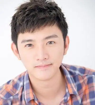 头大脸大适合什么发型,头大脸大的男生发型改如何?