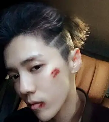 最后一款推荐的适合男生两道杠发型的脸型是鹅蛋脸,拥有鹅蛋脸的男生