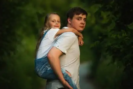 哥哥跟妹妹图片