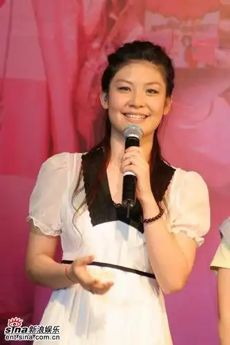 图文:四大超女助阵超女训练赢--赵静怡