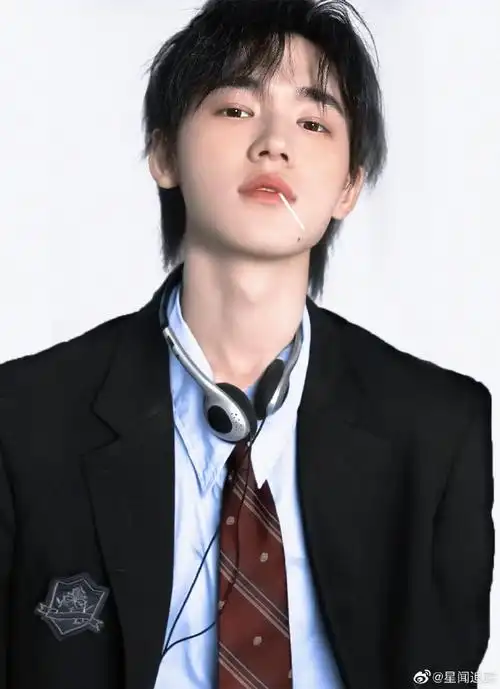 宋亚轩美式证件照#宋亚轩美式证件照,啊啊啊啊痞帅痞帅的好喜欢!