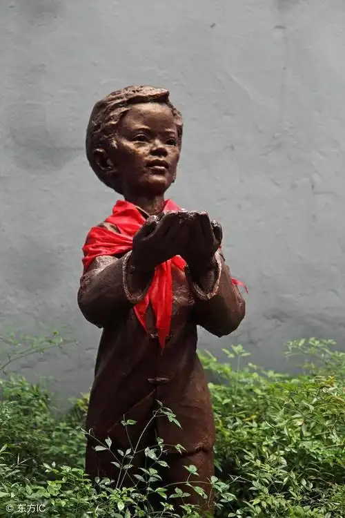 我国最小烈士小萝卜头一岁入狱8岁遇害生前只留有一张照片