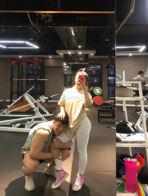 国产肌肉情侣实力开挂,同时拥有"搓衣板腹肌",这身材爱了