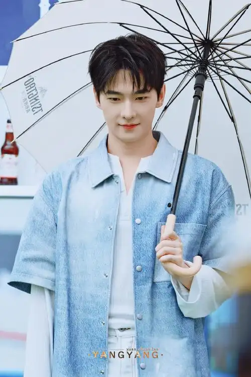 杨洋夏日胶片质感大片