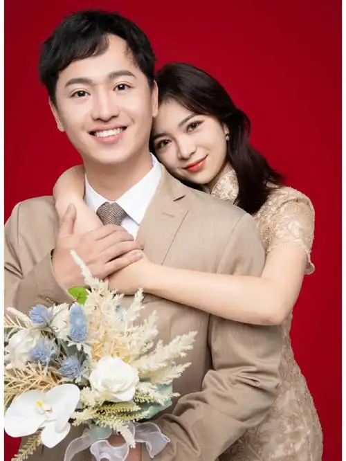 天真蓝的结婚登记照真的可以冲75妆发满分