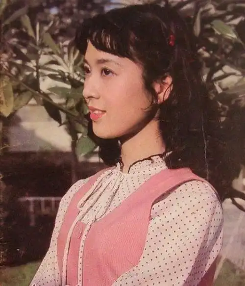 80年代美女龚雪打败刘晓庆拿双料影后因流氓案牵累远走美国