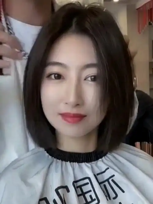 方圆脸女生短发这么剪一定让你瘦20斤