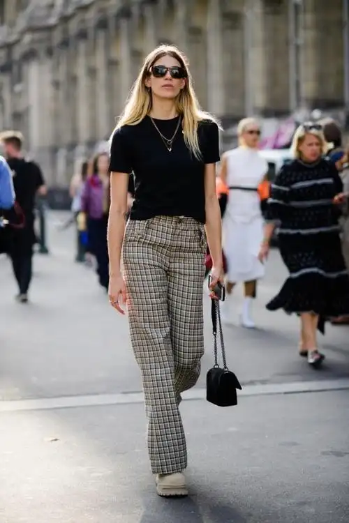 黑白格子裤搭配什么上衣好看(这样搭才更出众)