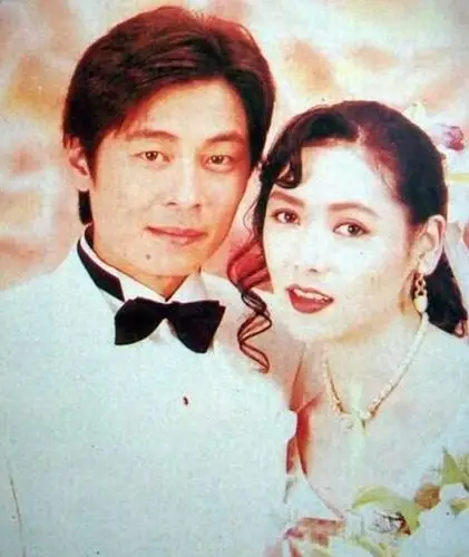 正当红却被人毒毁嗓子,如今55岁过成这样|王杰|嗓子|妻子_新浪新闻