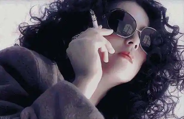 人后疲惫,这7名女星靠抽烟缓解压力,个个_杨颖_张雨绮_蒋勤勤