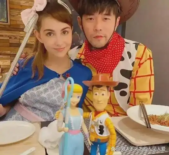 今天你在日本偶遇到周杰伦了吗赏樱逛街的他亲切与粉丝合影