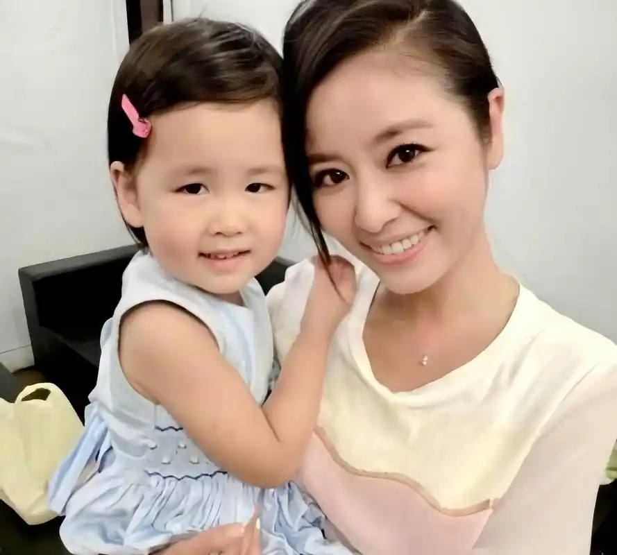 林心如的宝宝非常可爱!