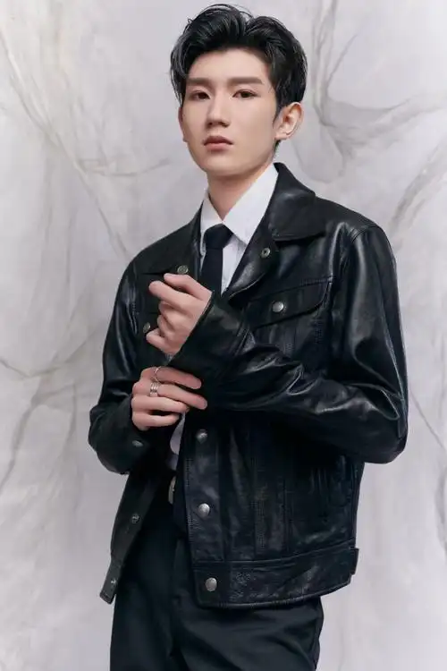 皮衣7015王源  酷帅酷帅的  @tfboys-王源#王源看我们如何相遇