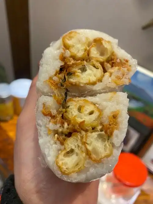 早饭-油条糯米饭团自己炸的手指油条,丑了点,味道还是在线哒