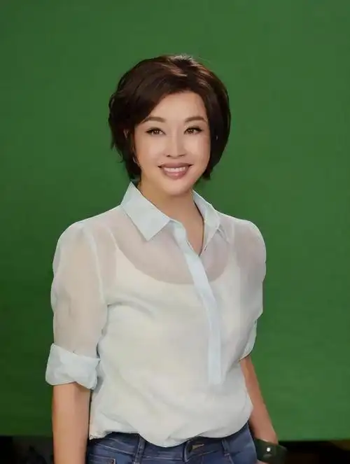 70岁的刘晓庆近照让人惊艳网友年轻漂亮女神不老