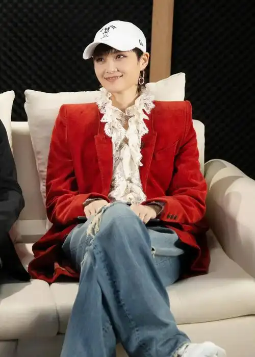 端庄大方的李宇春,温婉可人,魅力无限的写真!_高清图集_新浪网