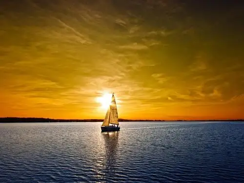 底下是碧蓝的大海,头顶是金色的太阳 | 凤凰诗刊