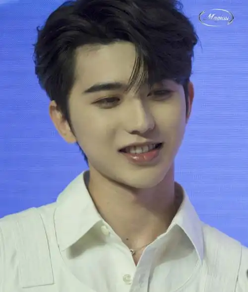 蔡徐坤超话#汰渍品牌代言人蔡徐坤#笑容暴击96@蔡徐坤