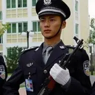 英姿飒爽的兵哥哥帅气军人头像