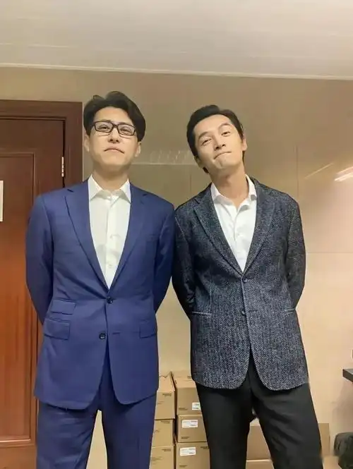 靳东与黄晓明胡歌等大咖的合照揭示了谁是真正的顶级美男