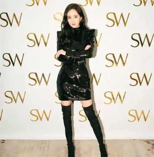 杨幂是最会穿长靴的女明星?跟着她这样穿,这个冬天美得先人一步