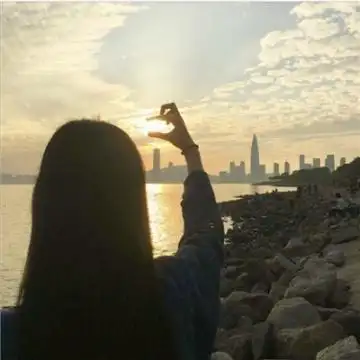 非主流情侣背影头像一男一女2019依然依恋着属于你我的天空