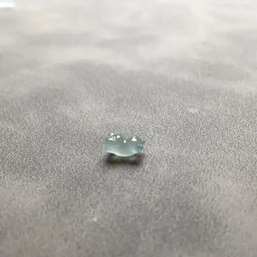 迷你微雕翡翠小翘屁猪