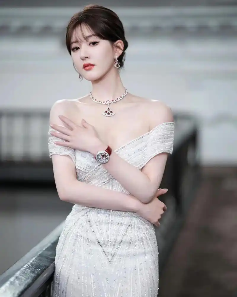 女明星  #神仙颜值  #女神  #宝藏女孩  #推荐  #赵露思  #赵露思