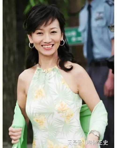 赵雅芝晒照咋看也没69岁啊看到素颜的赵雅芝网友难掩失望