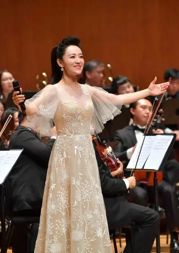 著名歌唱家周旋师生音乐会唱响香港大会堂用歌声祝福香港感恩祖国