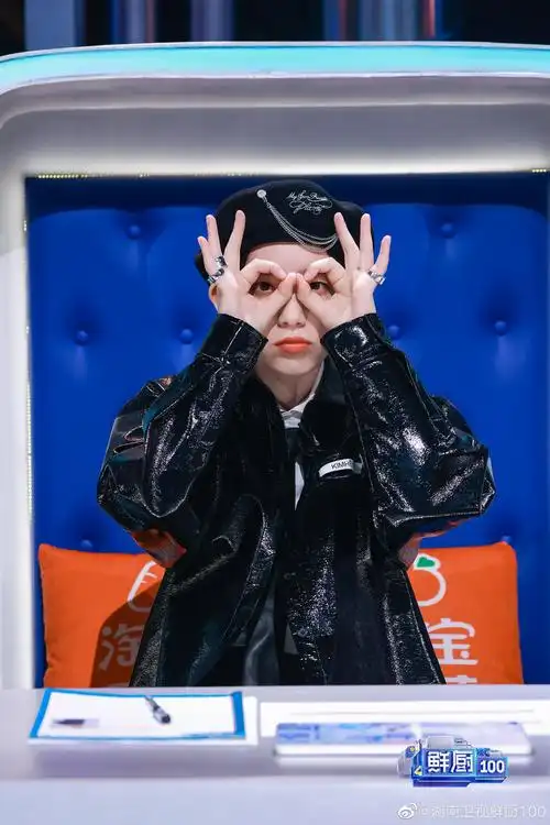 软糯可爱的吃货@李斯丹妮 回归了!今晚十点《鲜厨100》见!