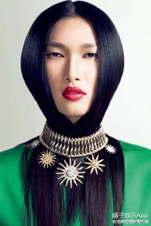 私底下的娄清,也是一个大写的逗比女青年.自黑起来也是没再客气.