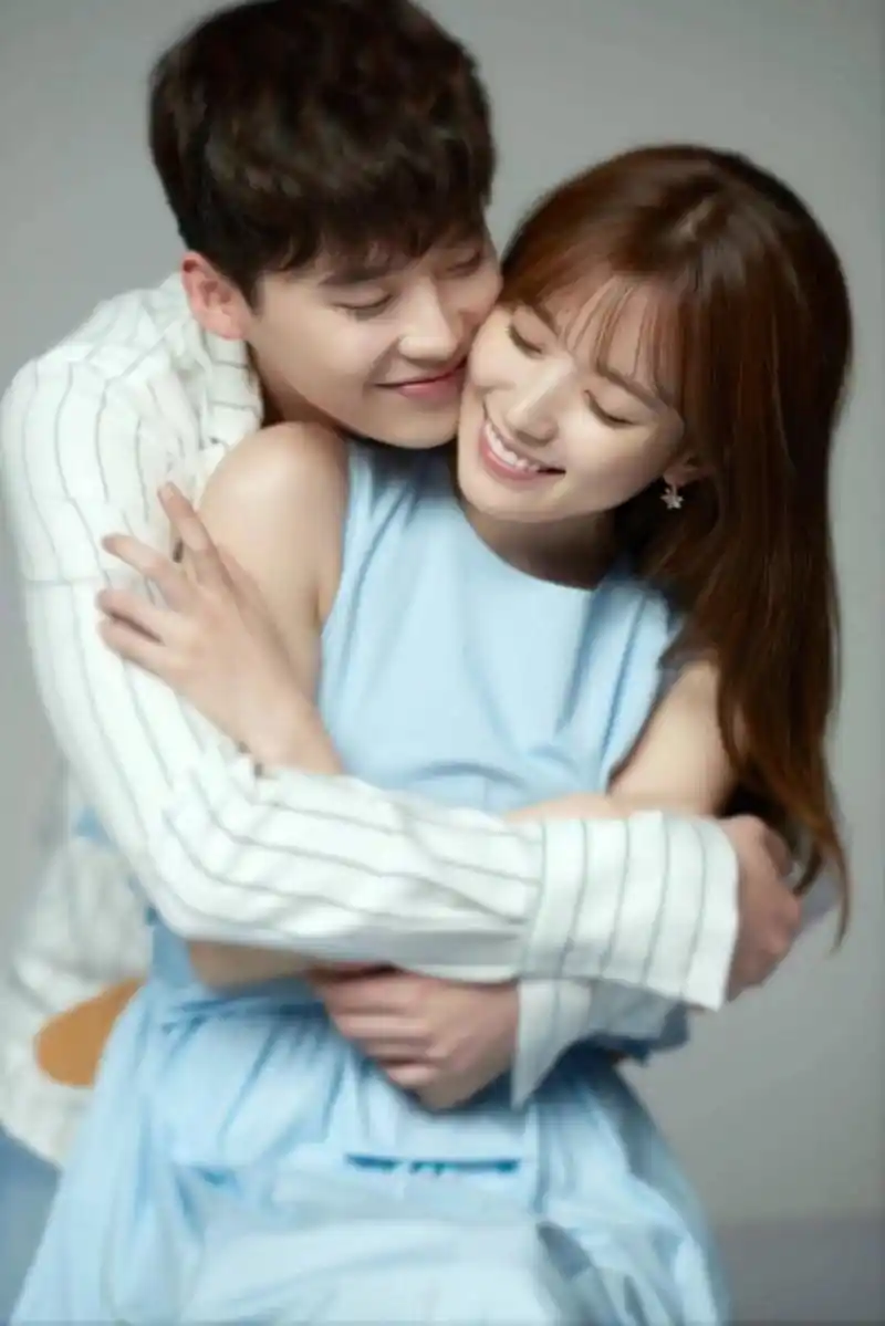 光着身子的男人熟悉的纹身,我浑身发抖腿也发软…… 我和老公青梅竹马