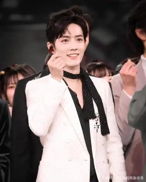 肖战小哥哥治愈系的微笑杀死了「超级谈话」
