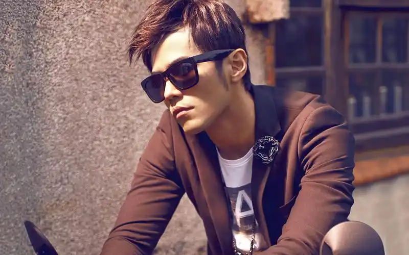 帅气周杰伦电脑壁纸_天王巨星周杰伦_明星图片_