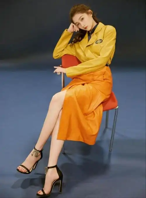 和鹿晗在一起后的关晓彤,变得越发精致性感