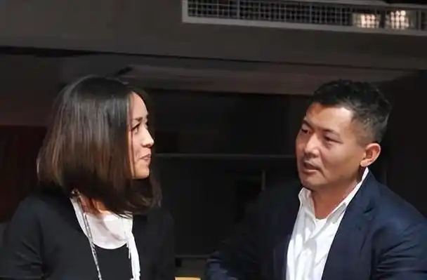 天后那英情史:恋蔡国庆,与高峰未婚同居产子,受伤嫁孟桐获幸福