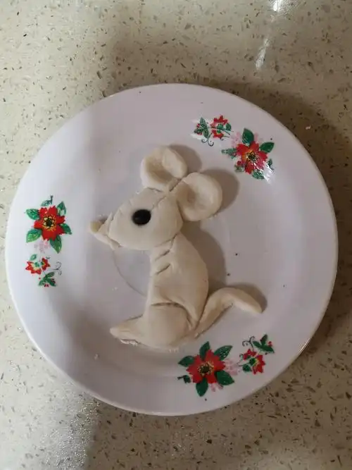 学生作品《面塑--小老鼠》