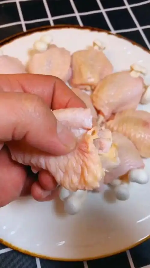 最快的鸡翅去骨的方法