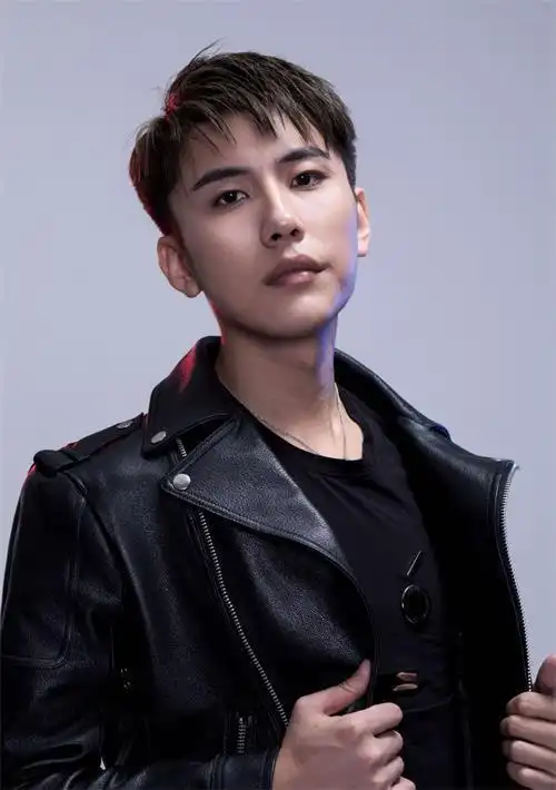 新晋人气小鲜肉李洋名,有颜值更有实力