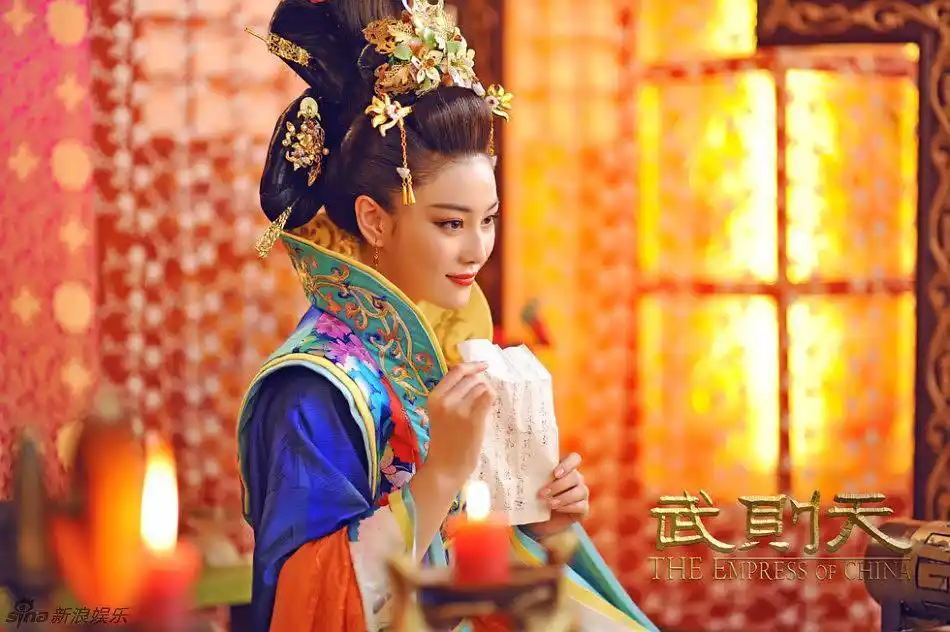 你是《龙门飞甲》中千娇百媚的万贵妃,《河东狮吼Ⅱ》中身手不凡,对