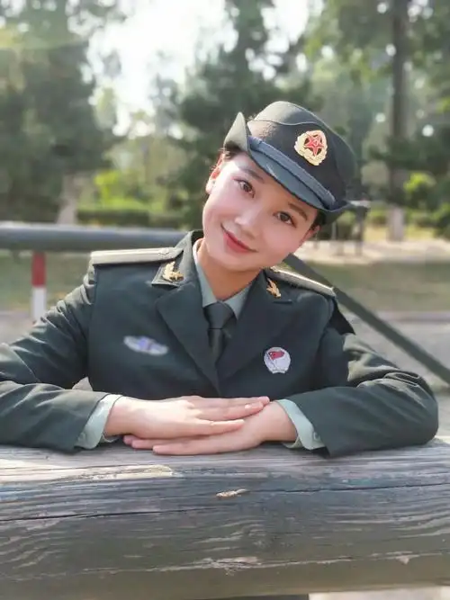 这个女兵怎能不爱!